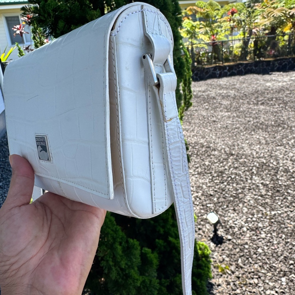 Dooney & Bourke Made in Italy Vintage White Croc Embossed Leather Crossbody Bag - Picture 5 of 14